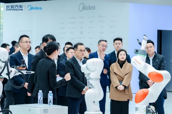 美的携手长安汽车共建“人-车-家”智慧生态(图5)