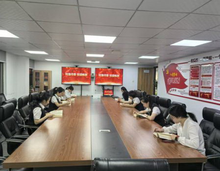 中国人寿寿险连江县支公司党支部开展 “玫瑰书香.悦读畅享”读书主题党日活动(图1)