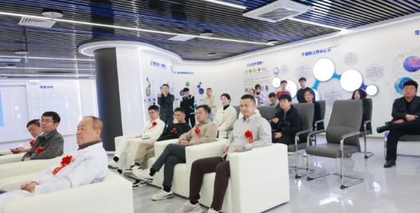 原卫生部副部长殷大奎肯定干细胞技术成果,助力健康产业发展(图3) 原卫生部副部长殷大奎肯定干细胞技术成果,助力健康产业发展(图3)