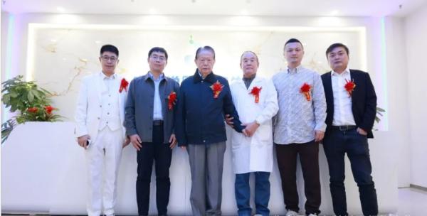 原卫生部副部长殷大奎肯定干细胞技术成果,助力健康产业发展(图7) 原卫生部副部长殷大奎肯定干细胞技术成果,助力健康产业发展(图7)