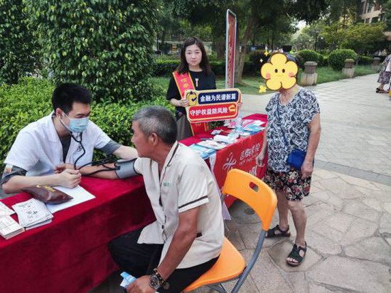 金融教育宣传月活动走进福机社区 普及保险知识守护民众权益(图2)