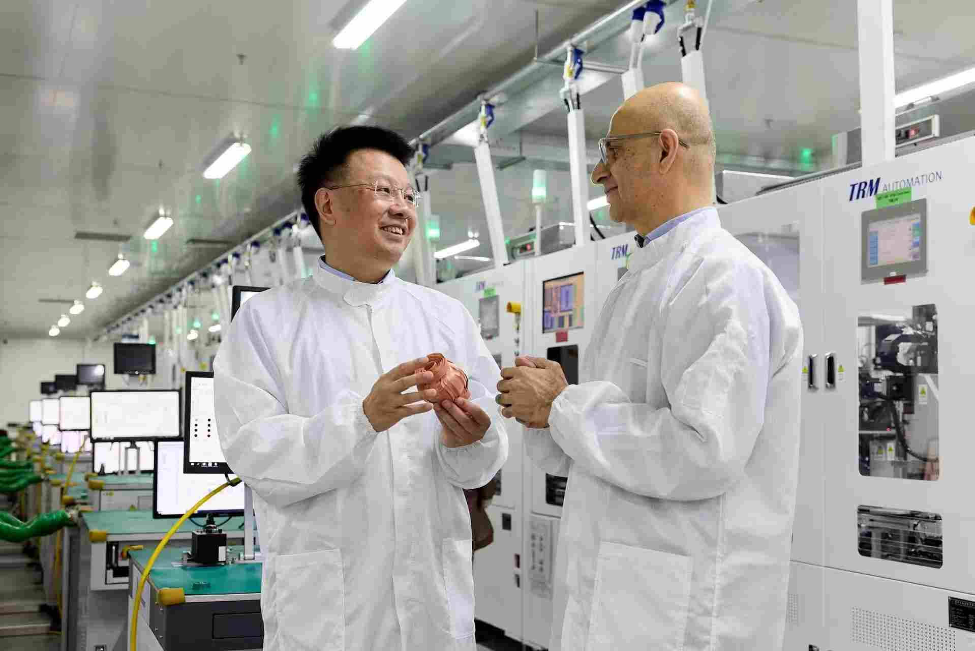 库克再访华,同行高管:中国制造——惊艳!(图2) 库克再访华,同行高管:中国制造——惊艳!(图2)