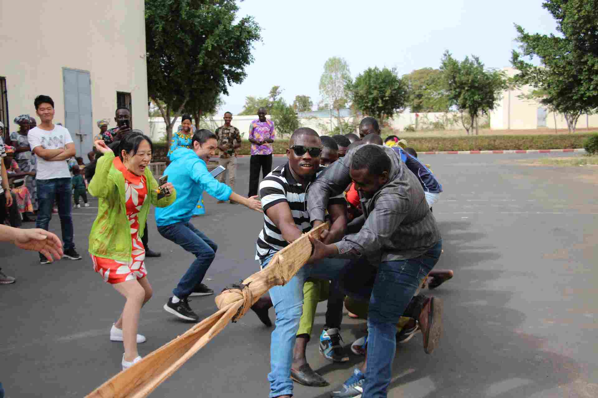 人福医药的非洲本土化探索与中非合作的新篇章(图4) 人福医药的非洲本土化探索与中非合作的新篇章(图4)