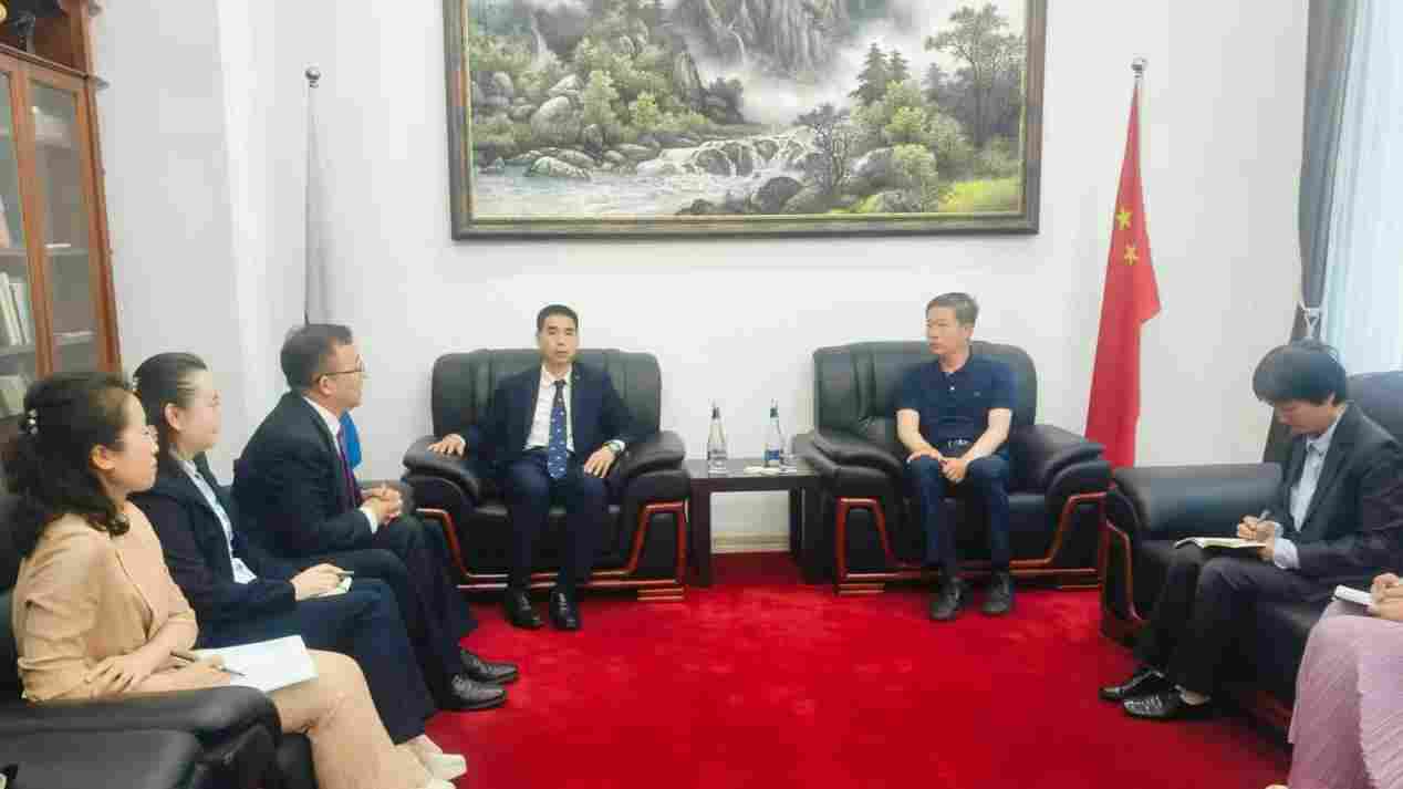 内蒙古经贸代表团参加第十八届中俄蒙工商论坛并举办中国内蒙古—伊尔库茨克经贸洽谈会(图2)